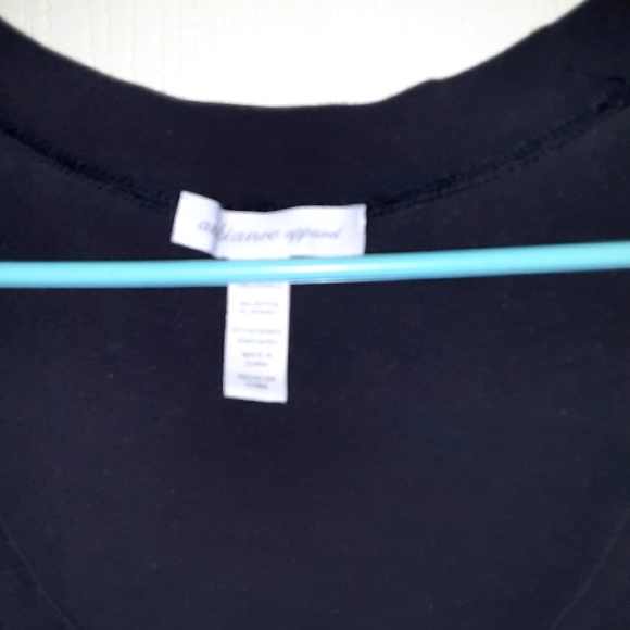 Simple black t - Picture 2 of 3